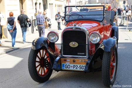 Mednarodna revija starodobnikov v Kamnik privabila ljubitelje klasičnih vozil (52)